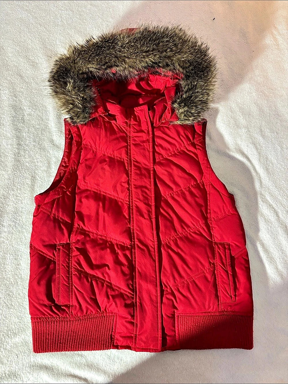 Y2K Gap Hooded Puffer Vest in Red Size Medium